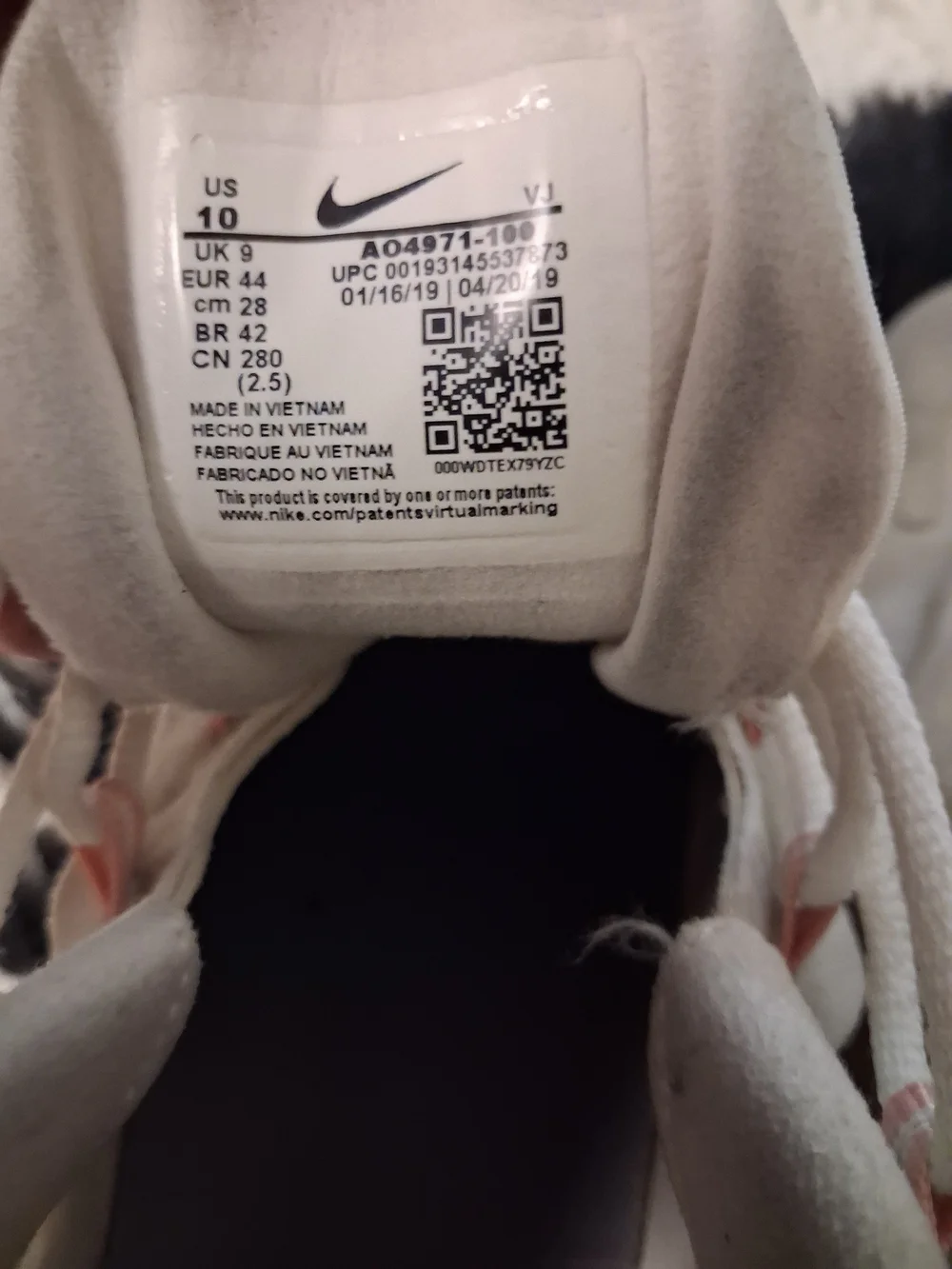 Nike Air Max 270 React Cream/Light Pink Sneakers